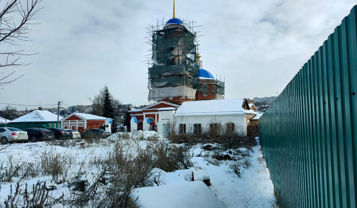 В Курске решают, что делать с территорией перед Михайловским храмом