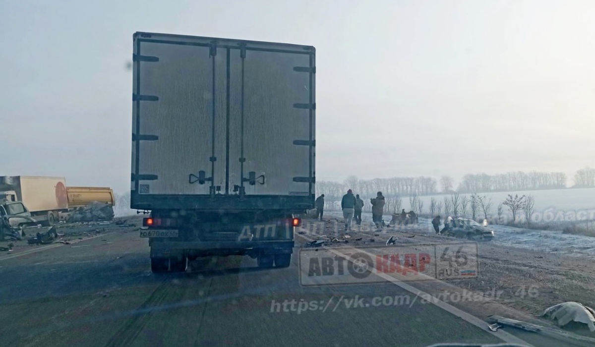 В Курском районе на трассе столкнулись несколько автомобилей