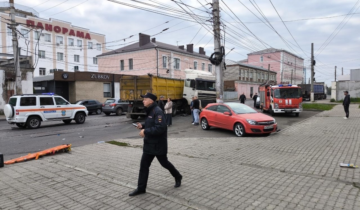 В Курске в ДТП со «скорой» погиб мужчина, трое пострадали