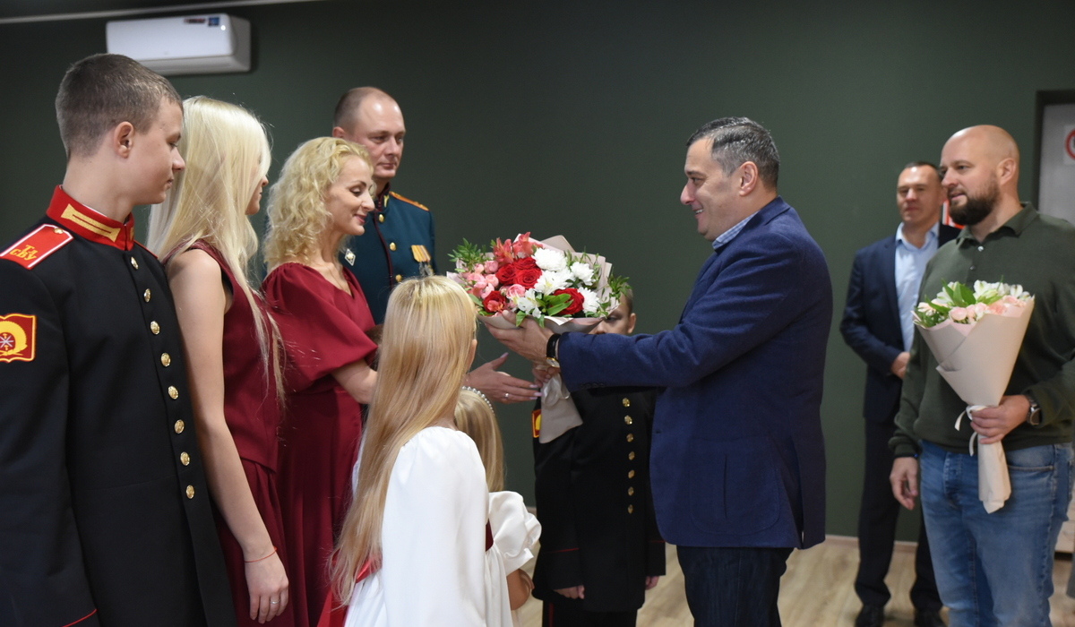 Александр Хинштейн поздравил победителей Всероссийского конкурса «Семья года»
