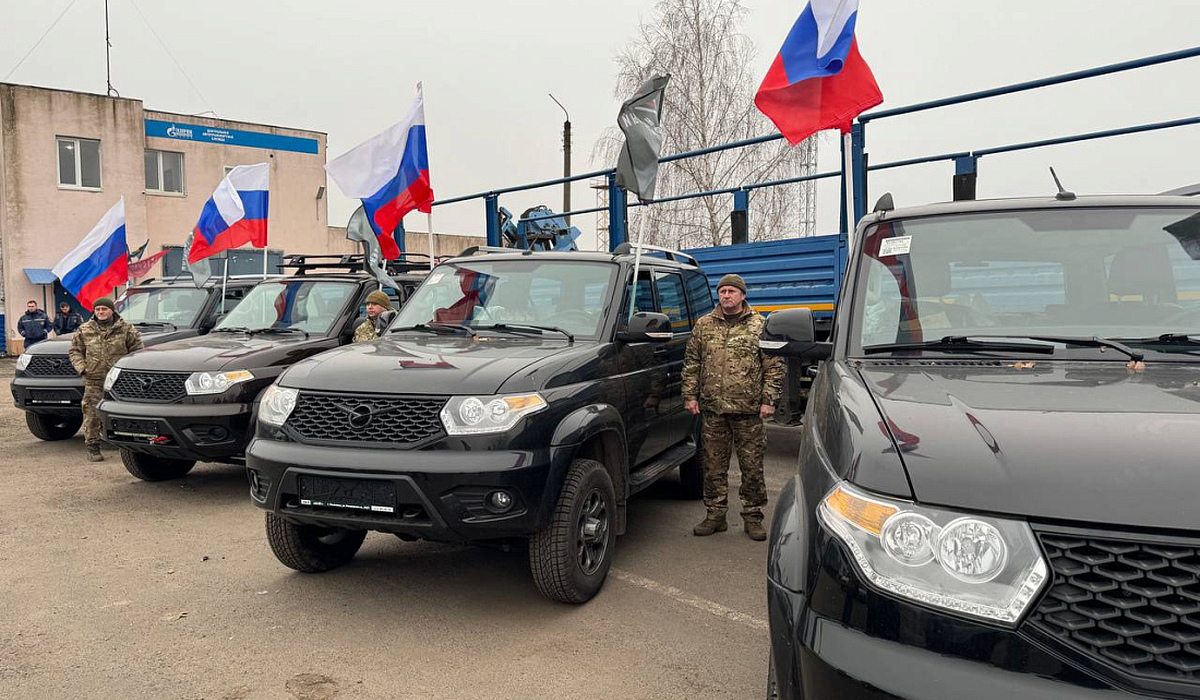 В Курской области добровольцам отряда «БАРС» передали 8 автомобилей