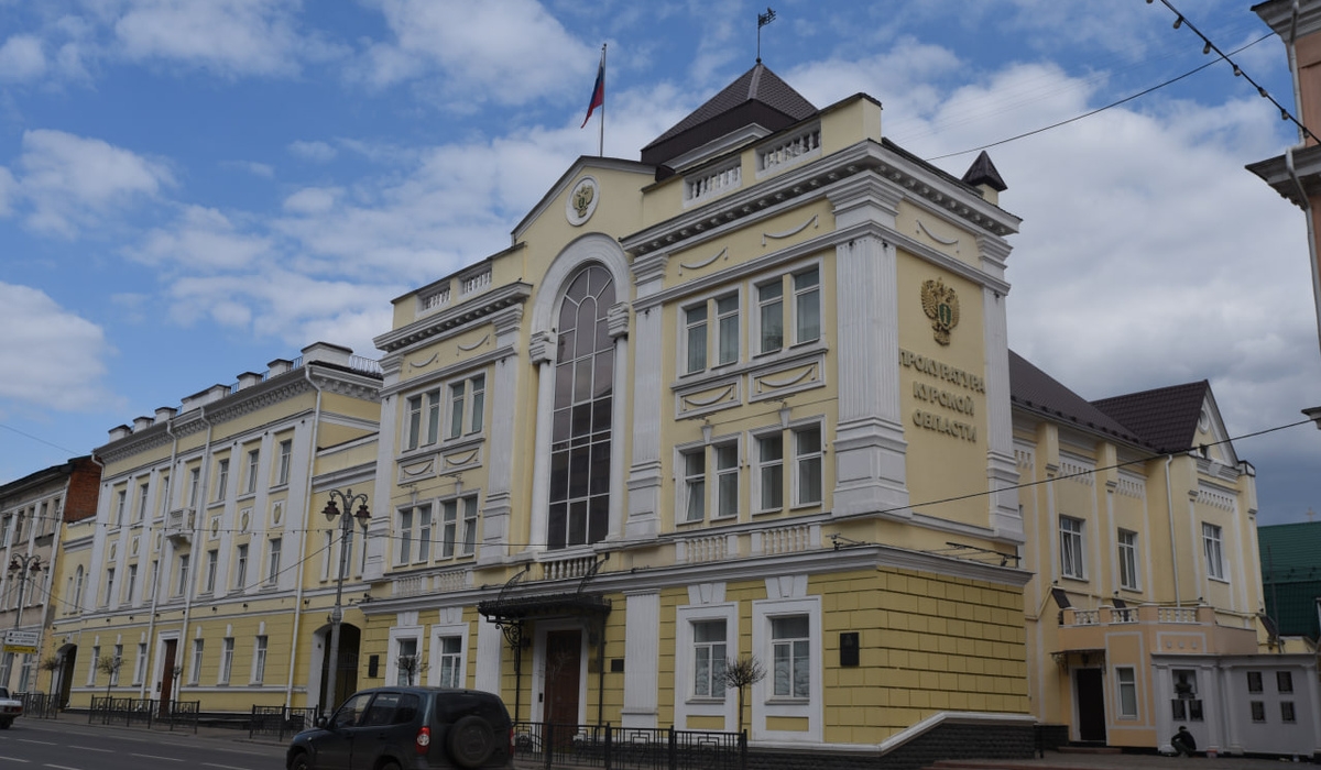 В Курской области чиновники заключали договора в интересах родственников