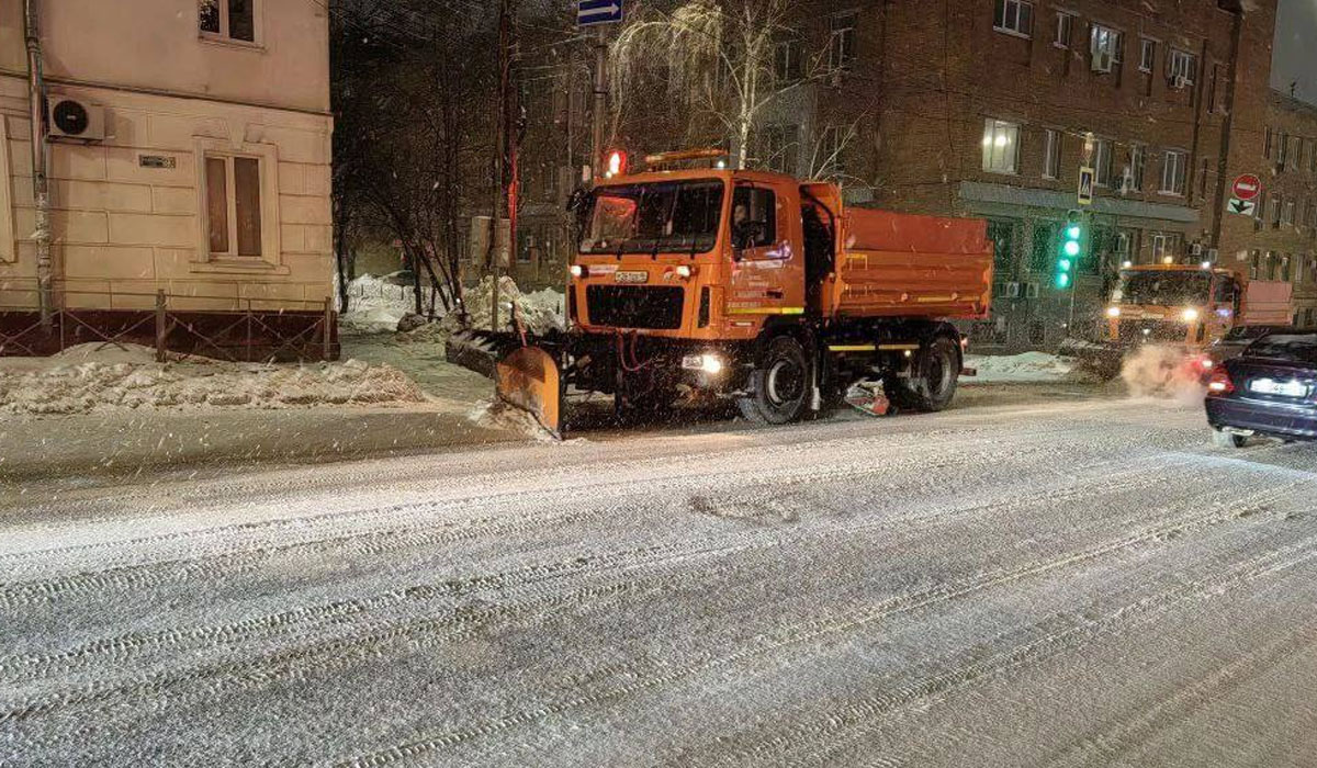 В Курске ликвидируют последствия сильного снегопада