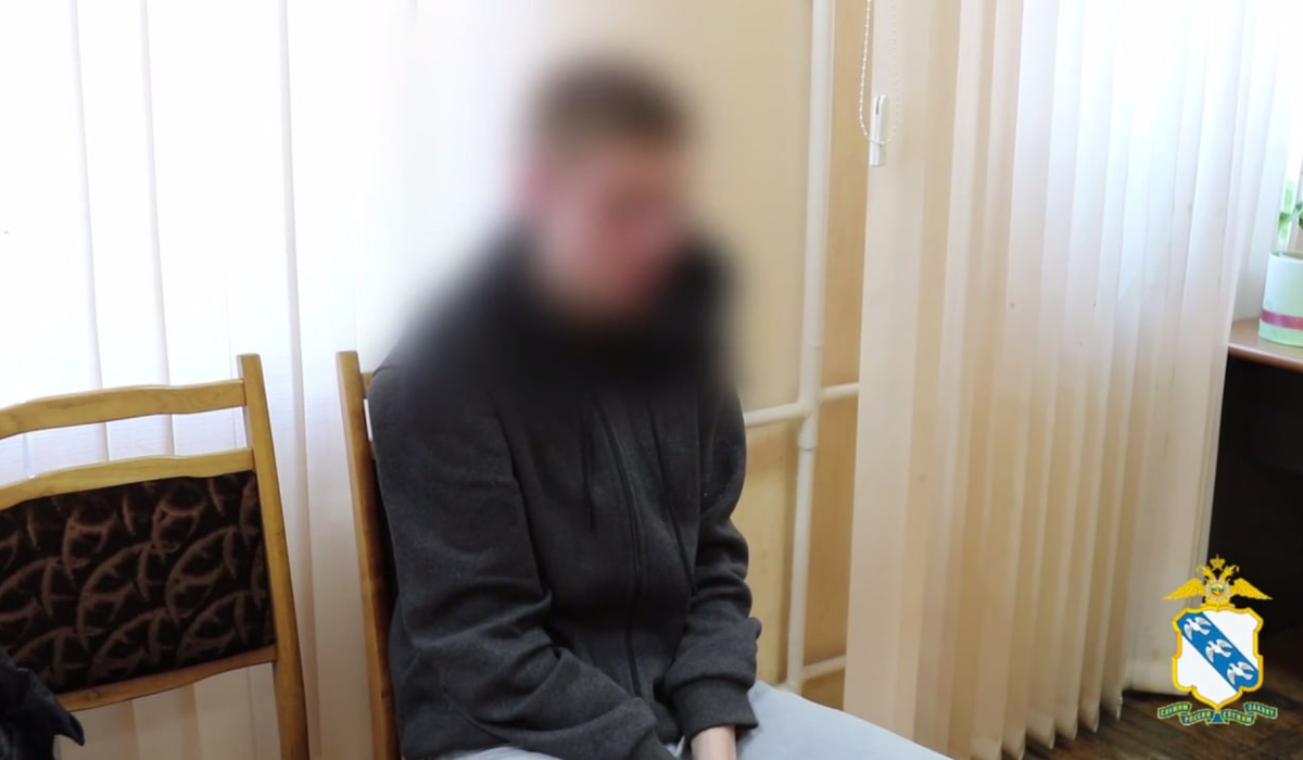 В Курске полицейские задержали парня за расклейку рекламы запрещенных веществ