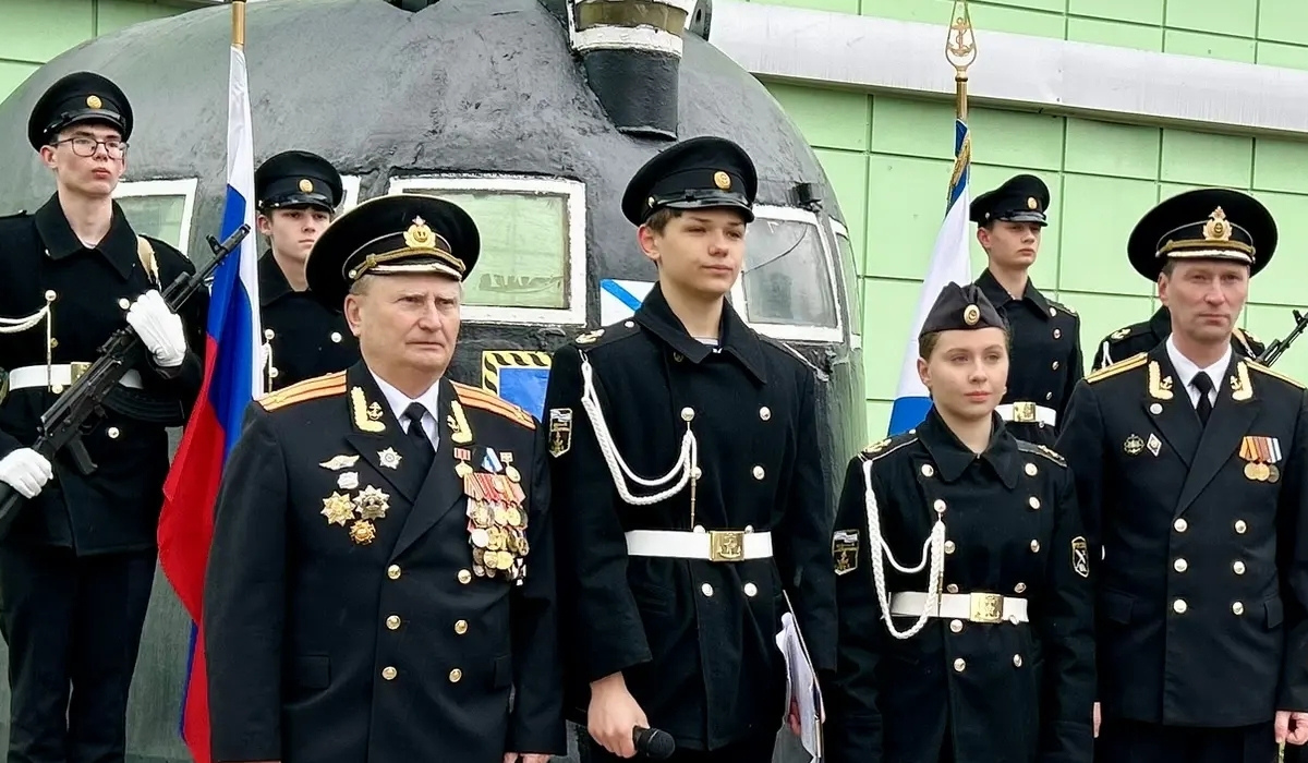 Курские школьники почтили память моряков‑подводников
