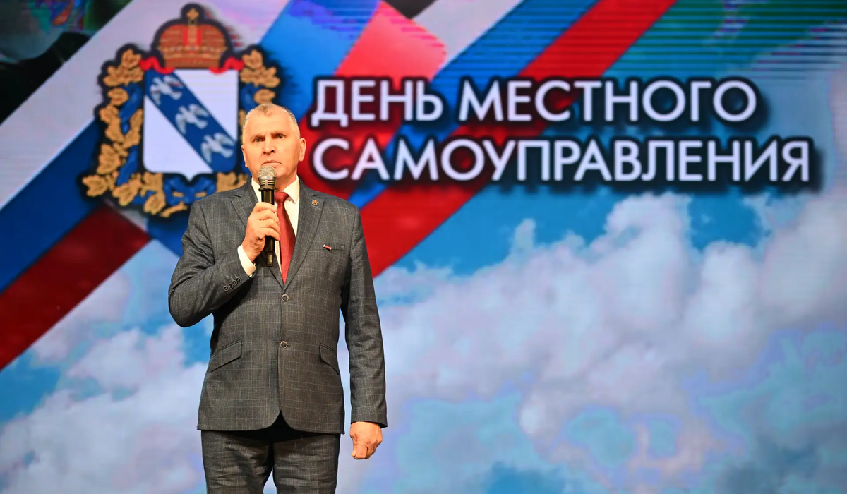 Николай Волобуев передал коллегам из Курской области благодарность от президента