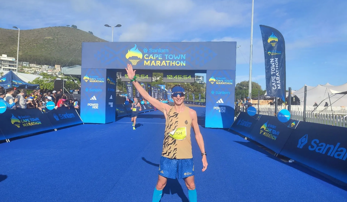 Курянин стал чемпионом мира по марафону в Кейптауне