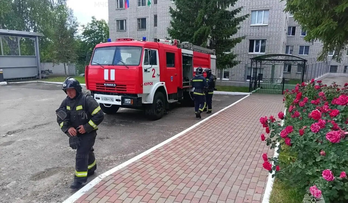 Курские пожарные провели учения в административном здании