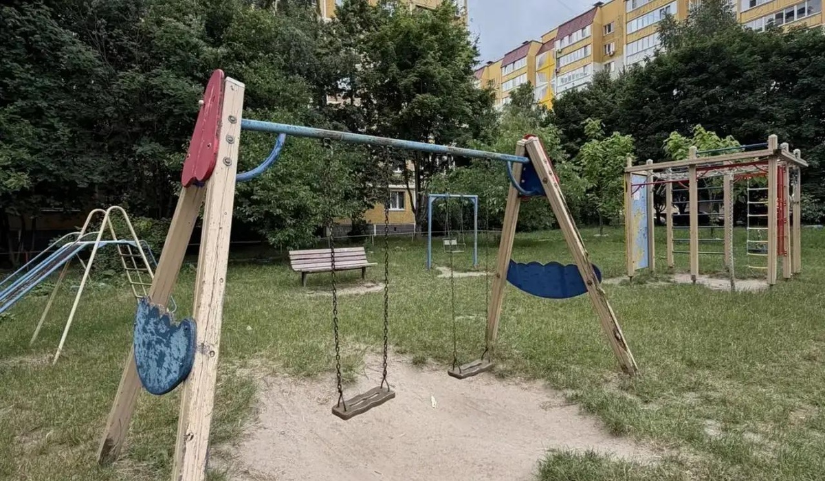 В Курске прокуратура потребовала привести в порядок детскую площадку
