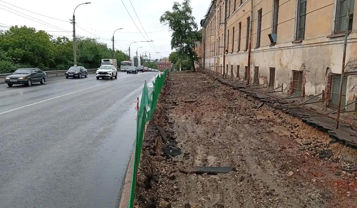 На улице Сонина в Курске начали ремонт тротуара