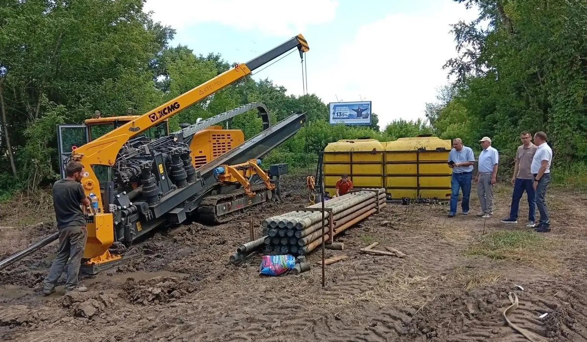 В Курске на время ремонта коллектора жители пожаловались на запах воды