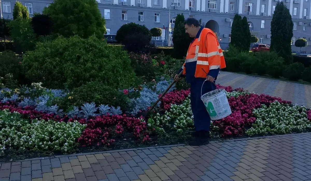 В Курске из парков и скверов за неделю вывезли более 75 тонн мусора