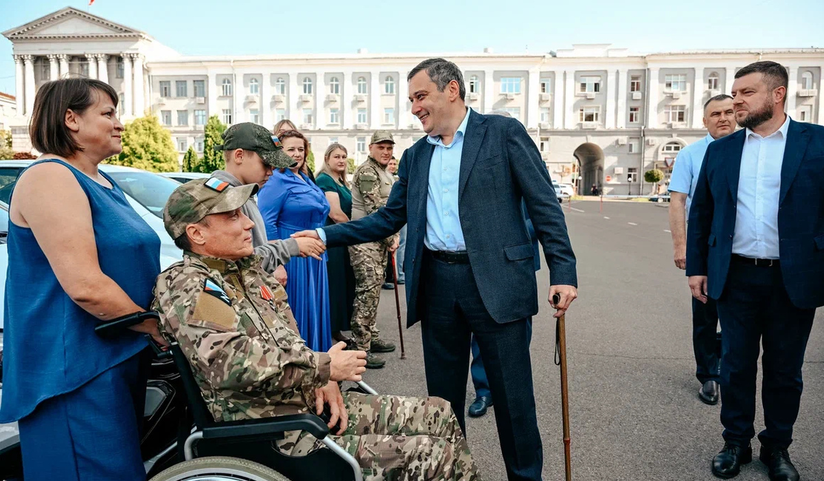В Курске 10 ветеранов СВО получили ключи от легковых автомобилей