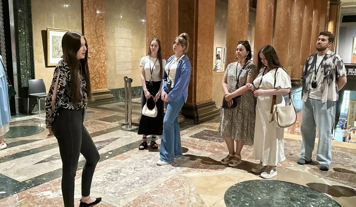 Для курских студентов в Москве провели экскурсию в Государственном музее