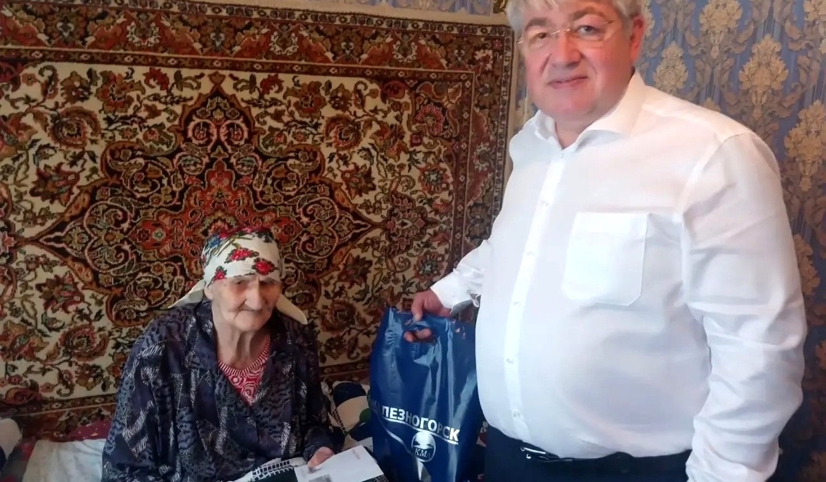 В Железногорске мэр поздравил пенсионерку Марию Крюкову со 100-летним юбилеем