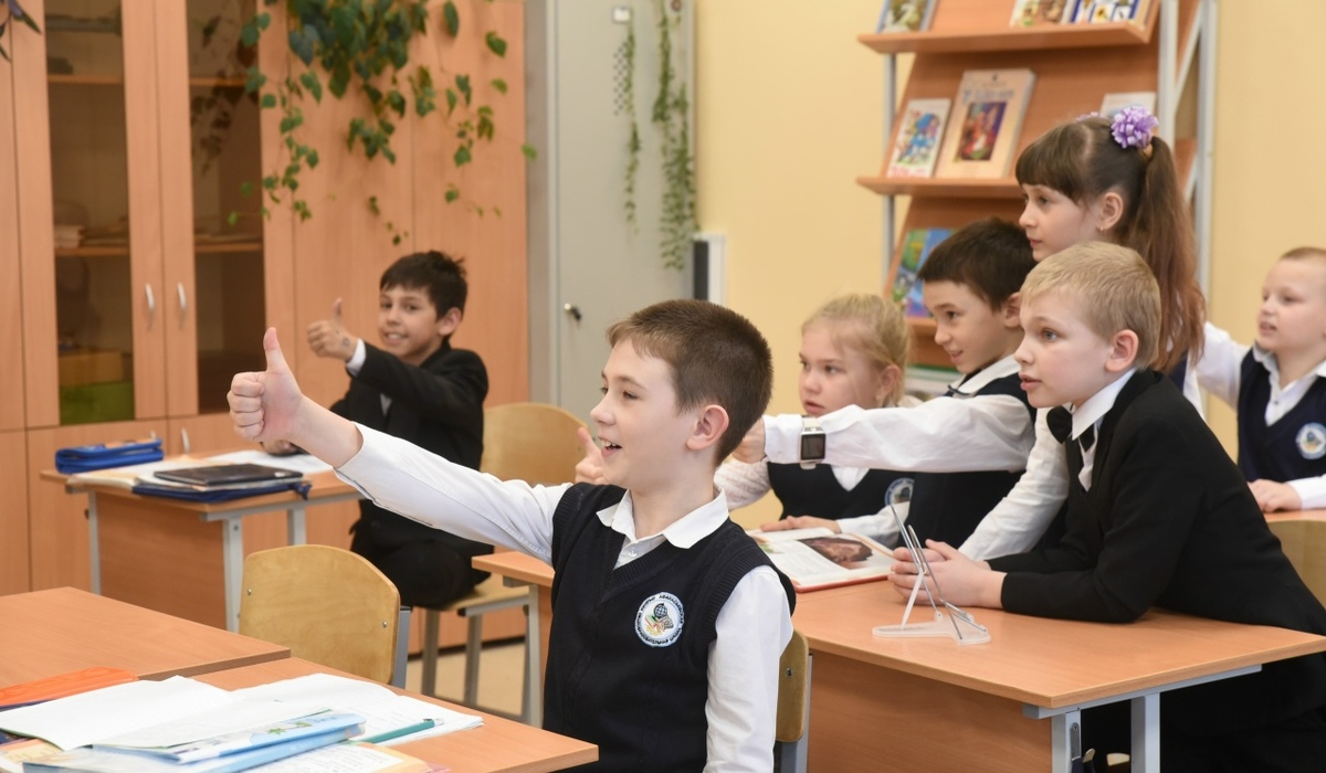 Многодетные семьи Курска могут получить выплату на школьную форму с 1 августа