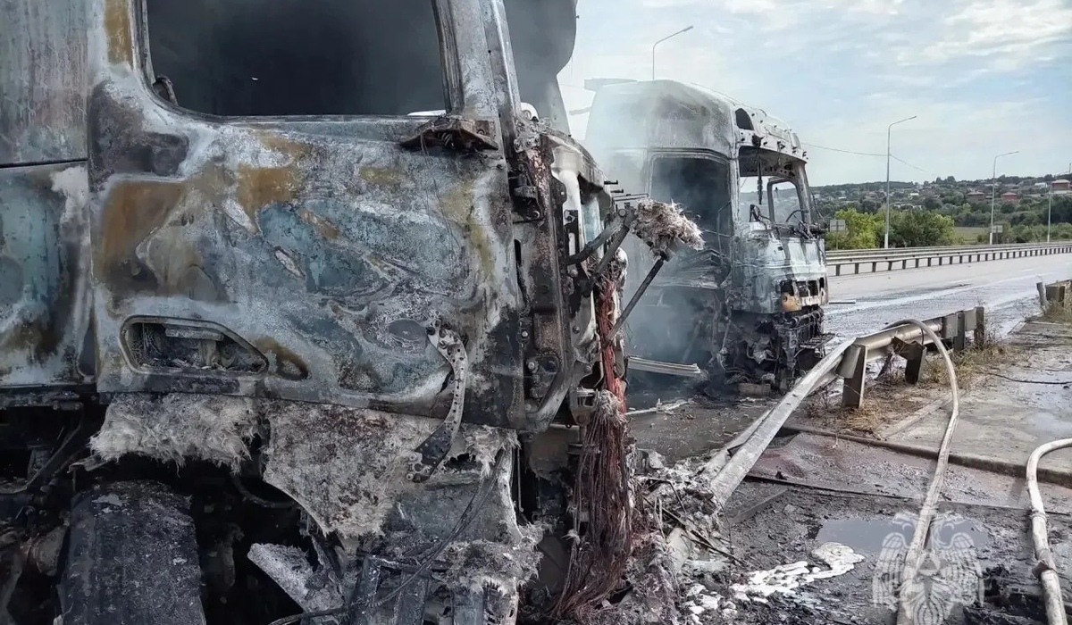 В курской полиции рассказали подробности тройного ДТП с фурами