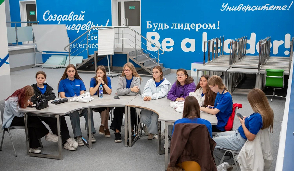 Школьники из Курской области участвуют в университетской медицинской смене в РУДН