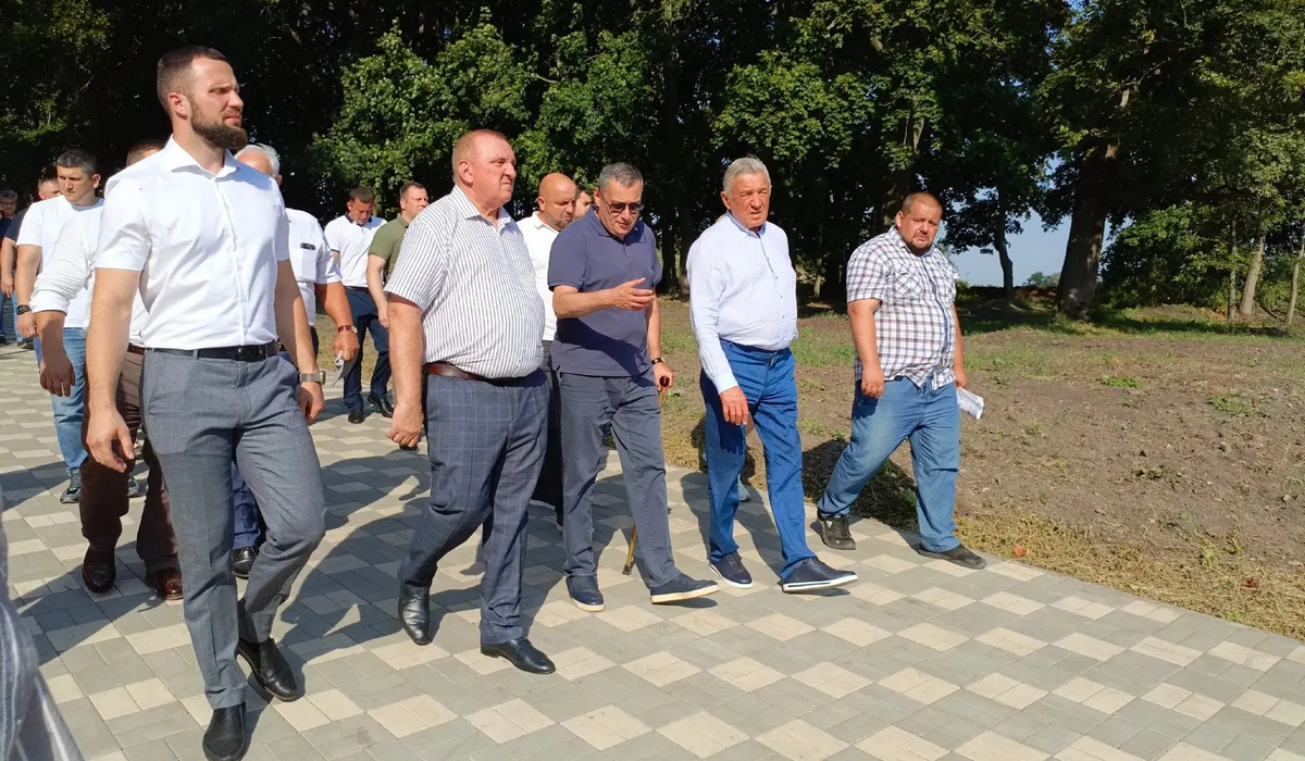 Александр Хинштейн оценил масштаб Советского сада в Медвенке