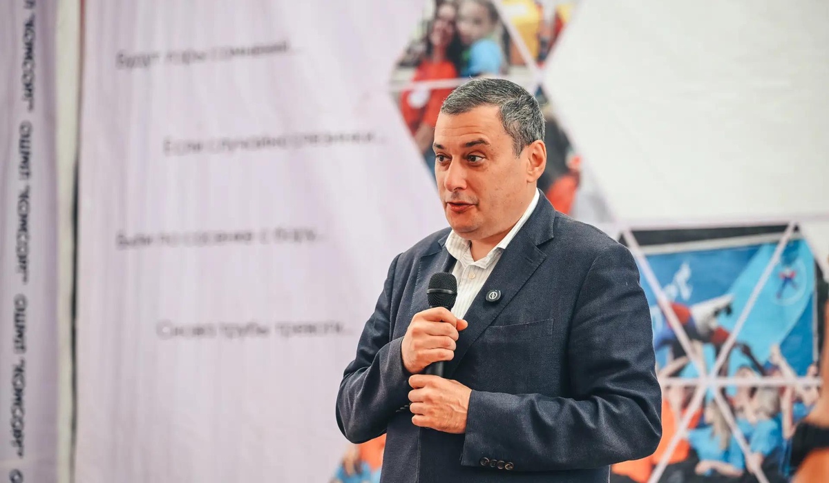 Александр Хинштейн встретился с участниками смены «Комсорг»