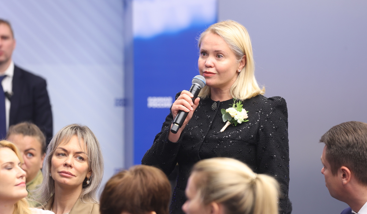 Екатерина Харченко в числе активисток «Женского движения» встретилась с Дмитрием Медведевым