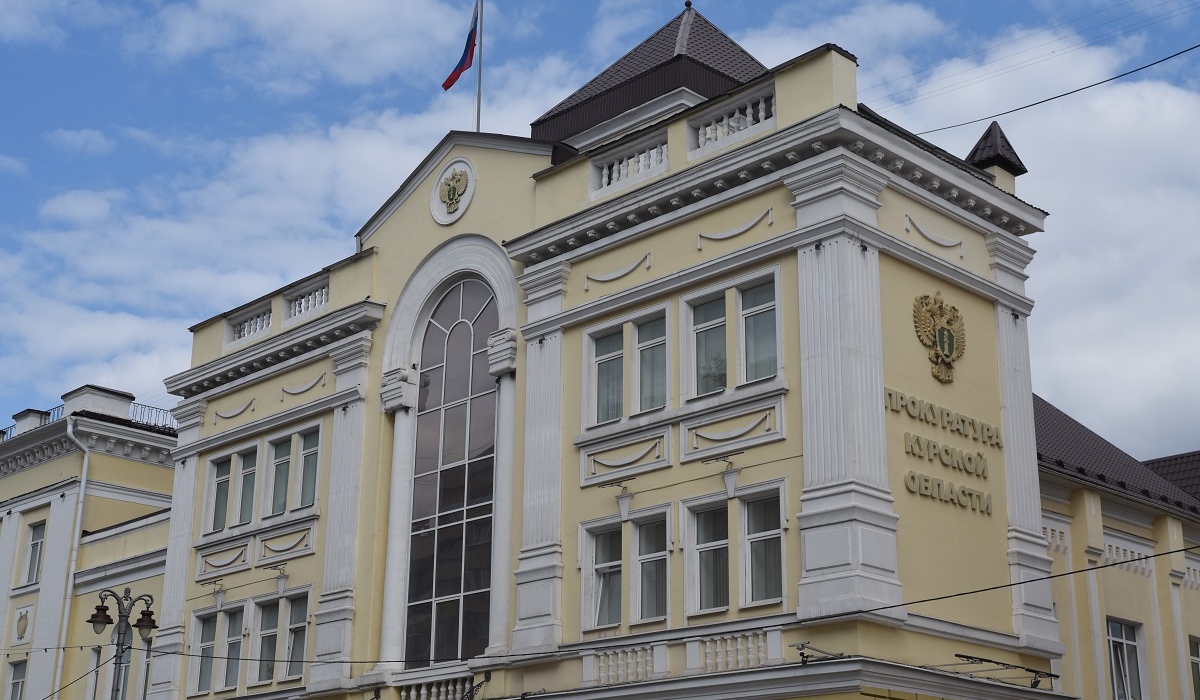 В Курской области ИП ответит за обрушение стены и повреждение 14 авто