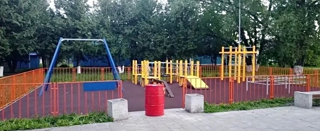 В поселке Поныри Курской области завершили обновление площадок в Парке Героев