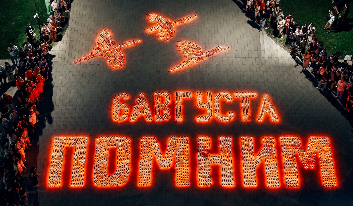 В Курске на проспекте Победы состоялась акция «Свеча памяти»