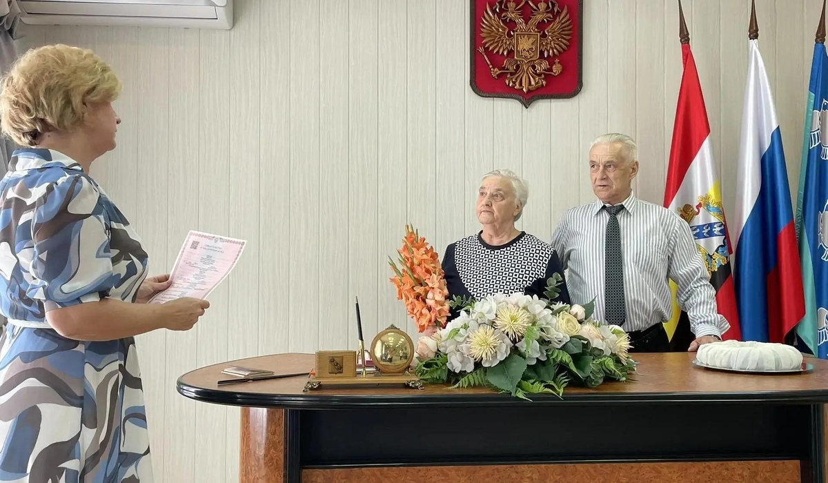 В Курске поженились 70-летние новобрачные