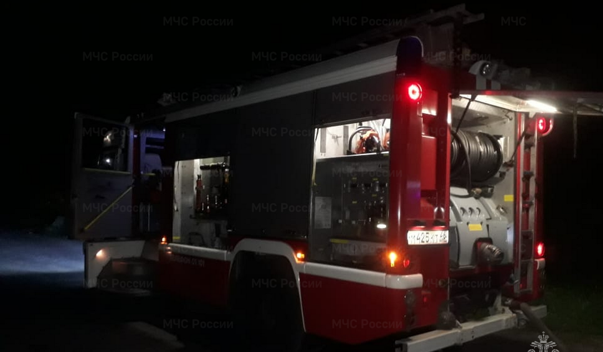 В Курской области пожар уничтожил дачу, гараж и автомобиль