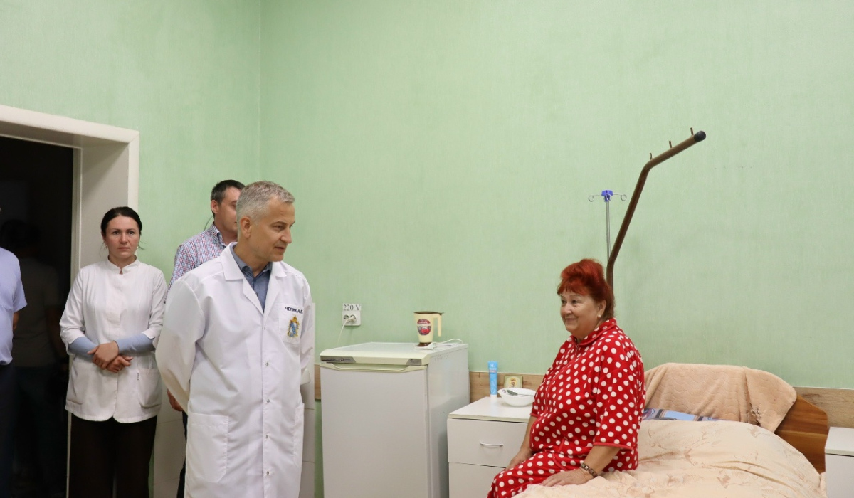 И.о. губернатора Курской области пообщался с пациентами районных больниц