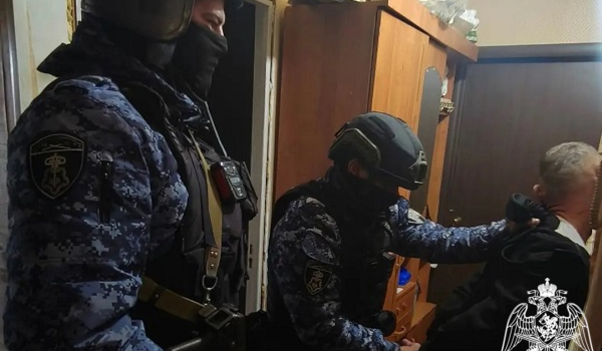 В Курске росгвардейцы задержали мужчину с ножом после нападения на сестру
