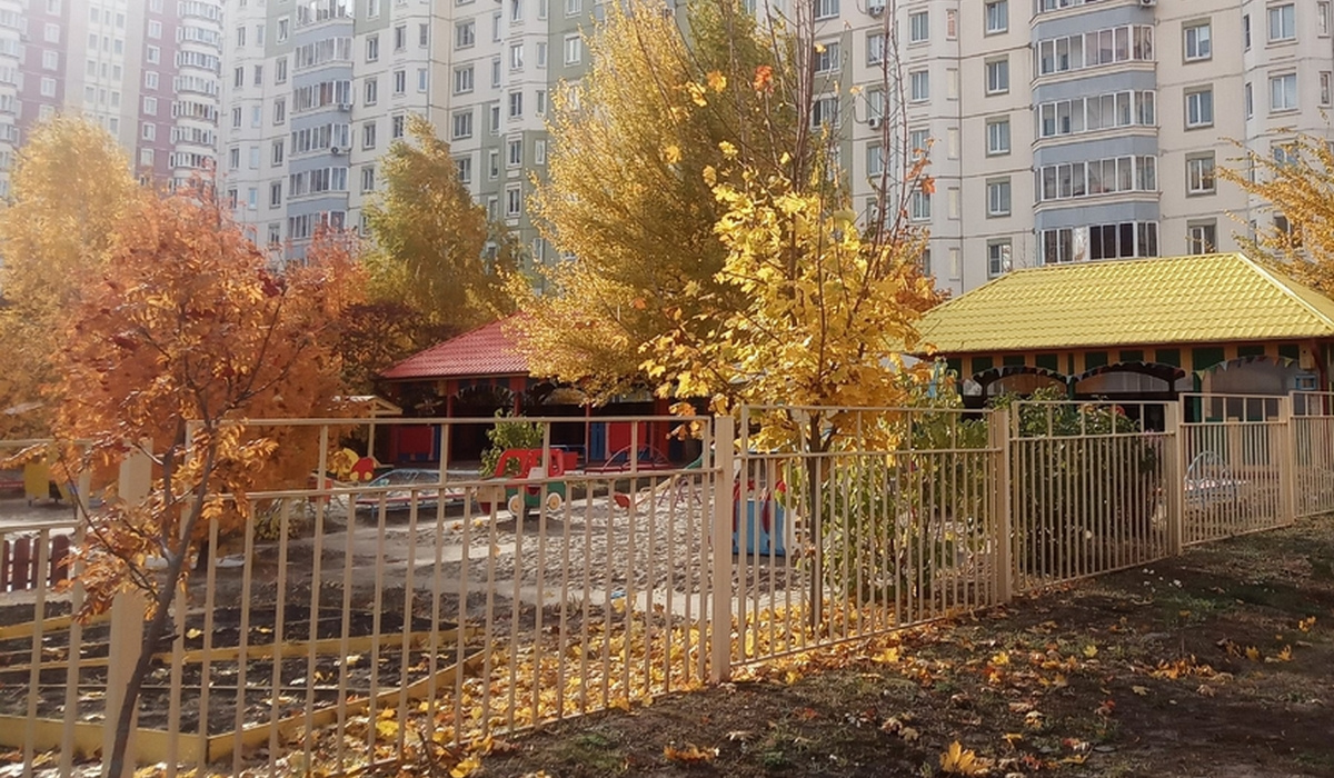СК проверит обстоятельства травмы девочки на площадке в Курске