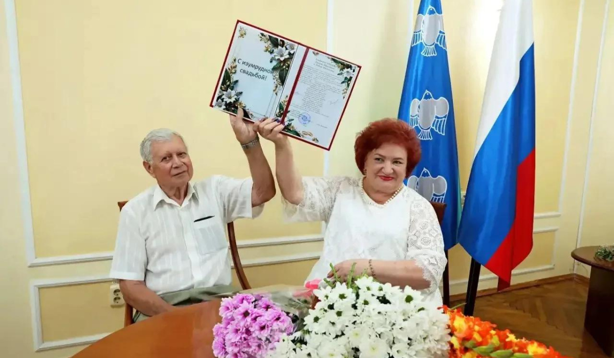 В Курске поздравили семью Черенковых с 55-летием свадьбы
