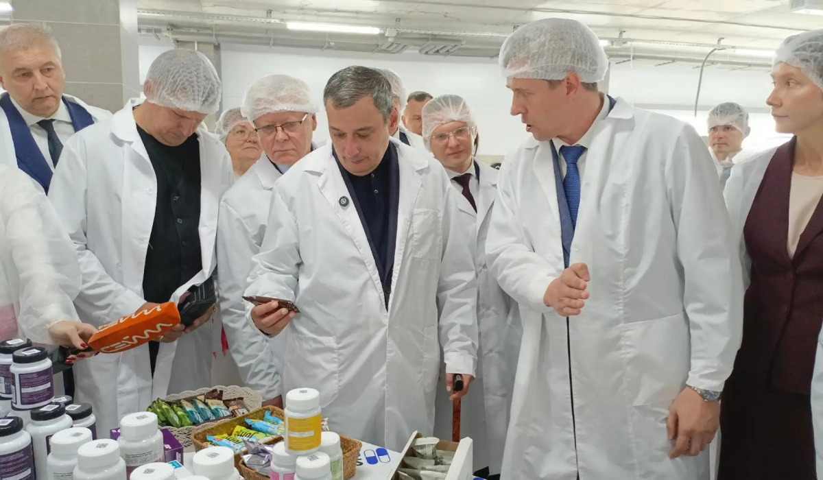 Губернатор в Курском районе осмотрел завод по производству витаминов и БАДов