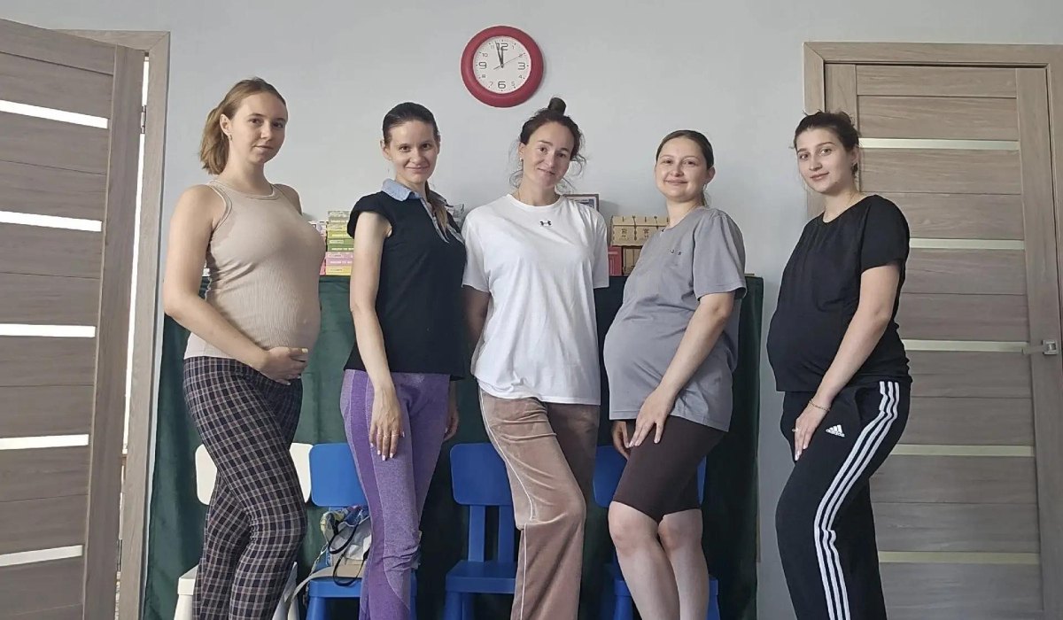 В Курчатове «Народный тренер» проводит занятия по гимнастике для беременных