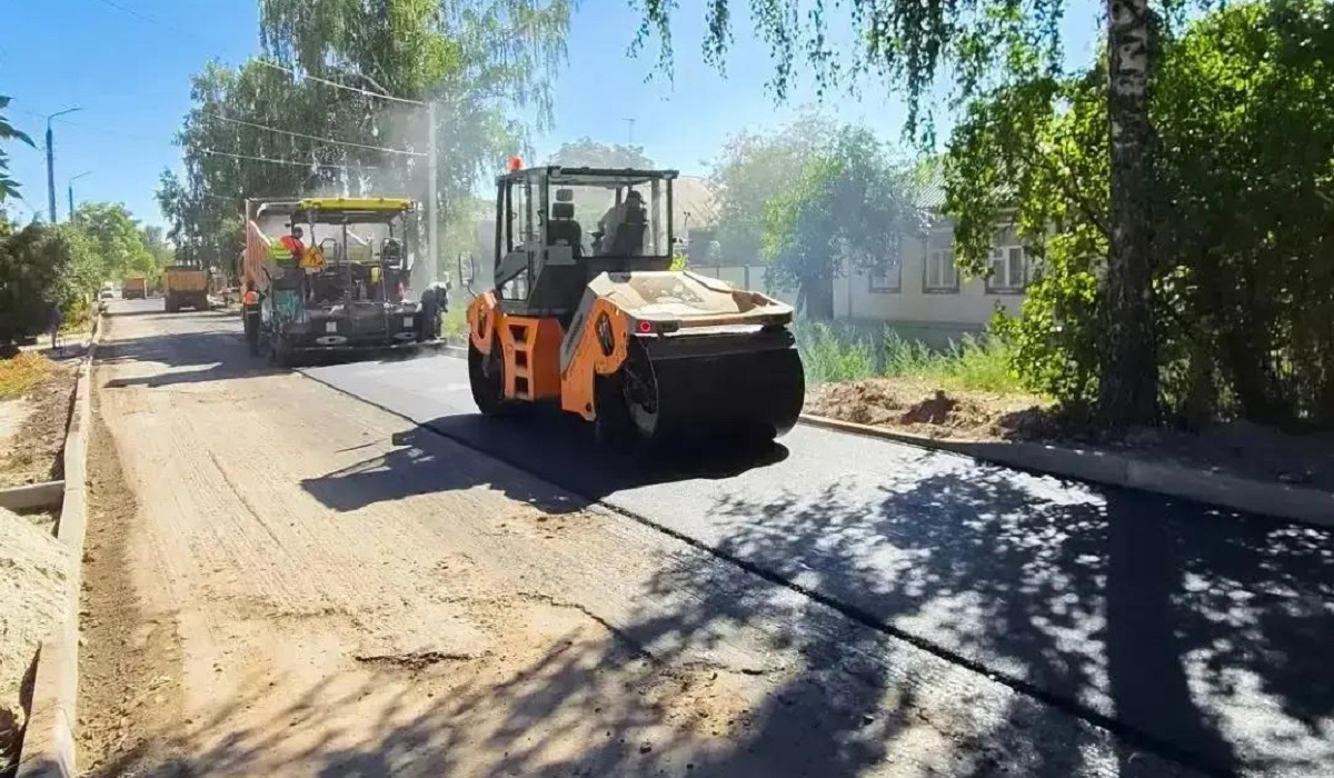 В Курске на Малых укладывают нижний слой асфальта