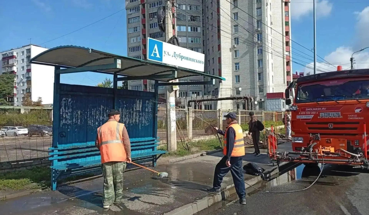 В Курске за день очистили от незаконной рекламы 51 остановку