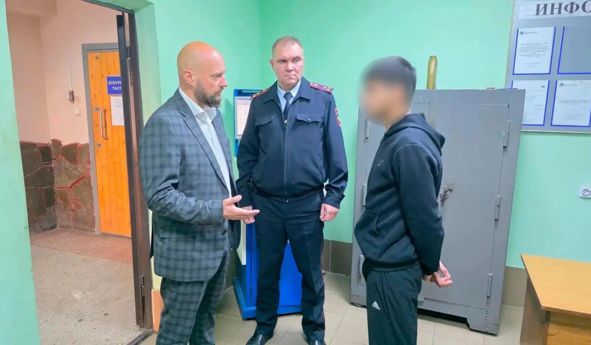 В Курске задержали молодого парня, сломавшего камеру в переходе