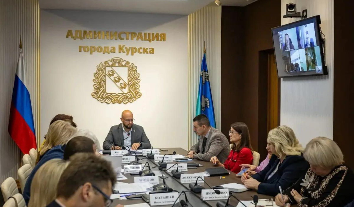 Глава Курска рассказал о слушаниях по Уставу и ремонте школ и детских садов