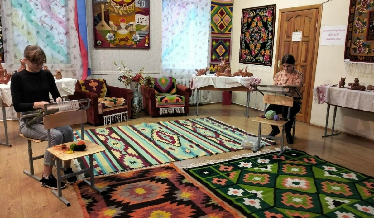В Курской области проходят мастер-классы и выставка «Жива традиция Суджанская»