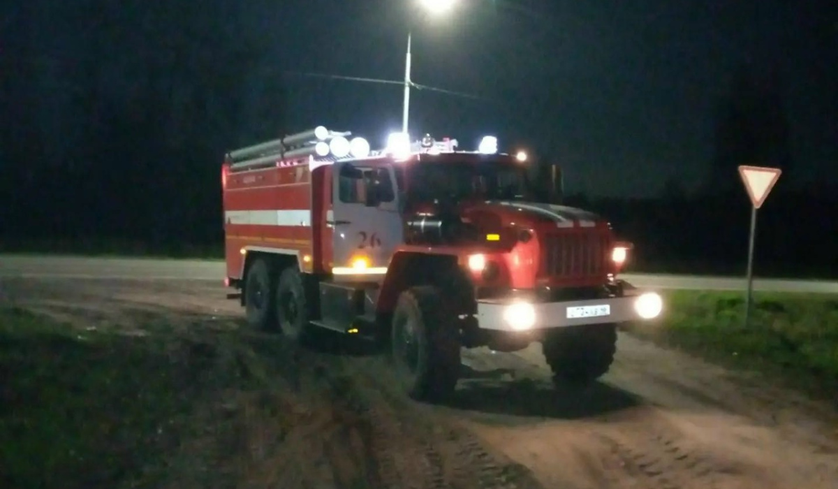 В Курской области пожарные тушили горящую сухую траву в двух районах