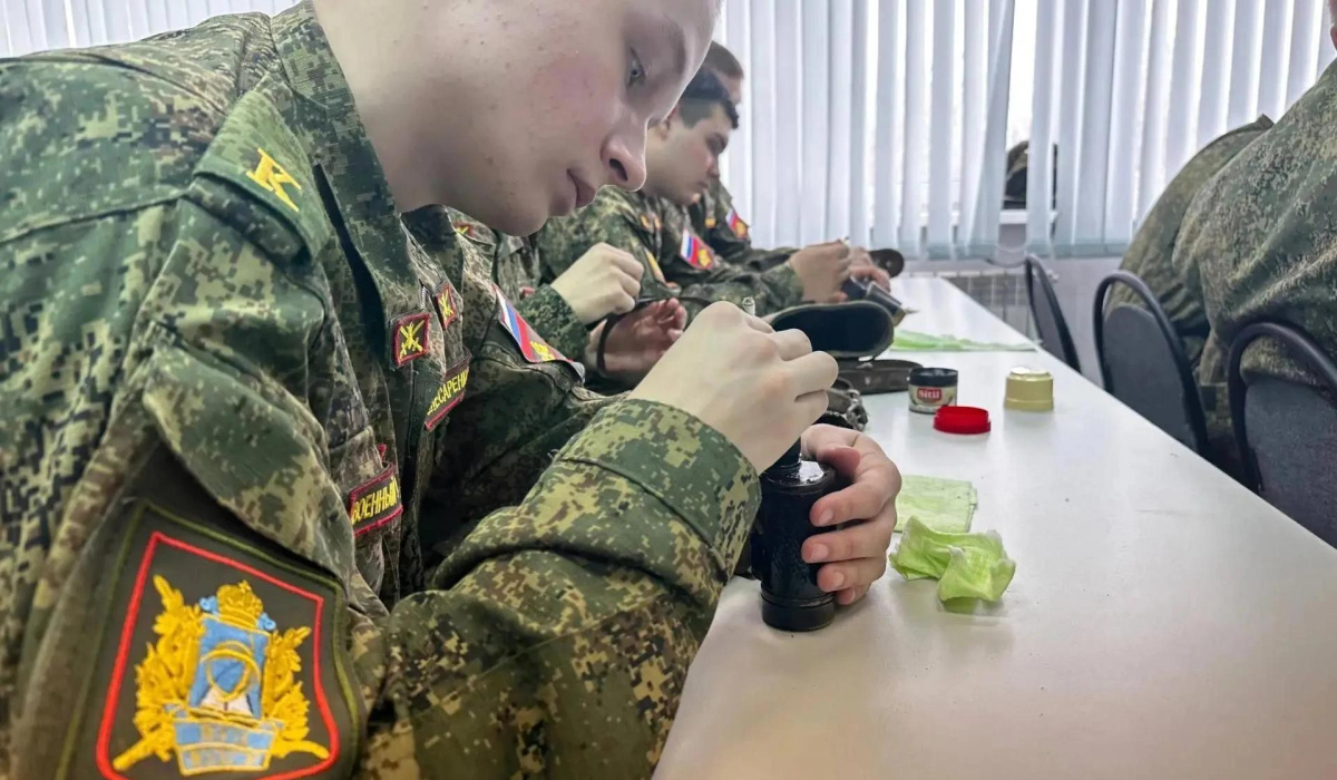 Курсанты из Курска помогли восстановить полевую оптику