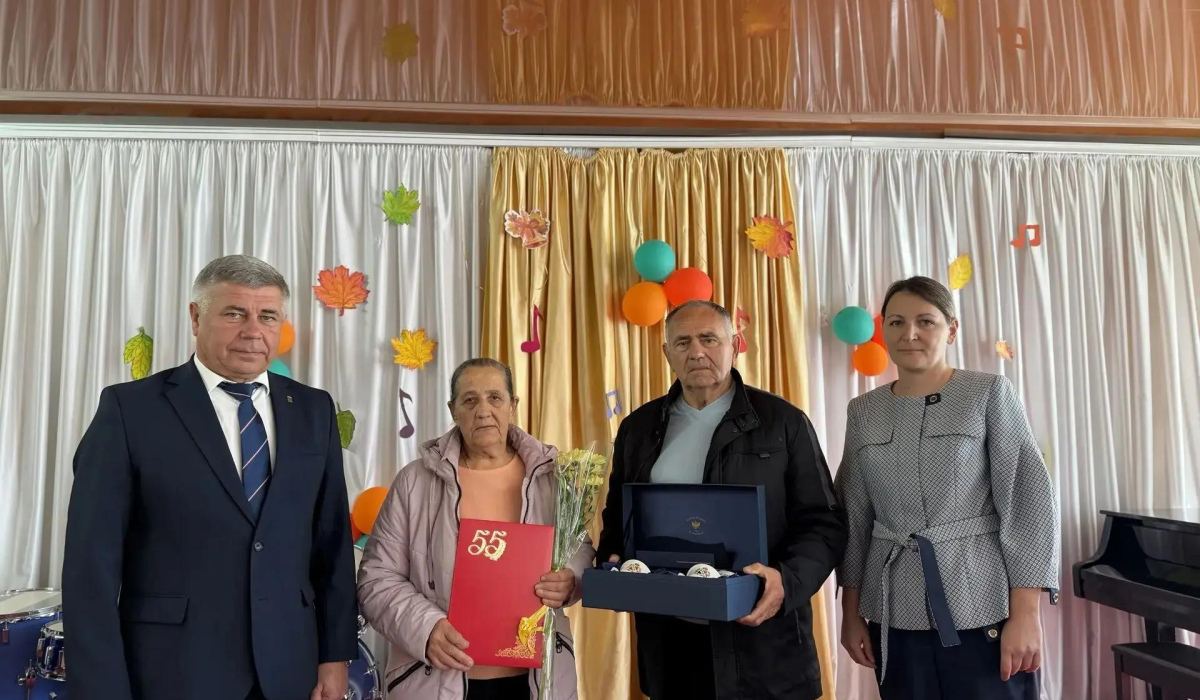 В Курской области супруги Поповы отпраздновали изумрудную свадьбу