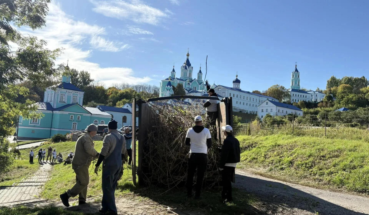 В Курской области волонтеры убрали 32 кубометра мусора у Коренной пустыни