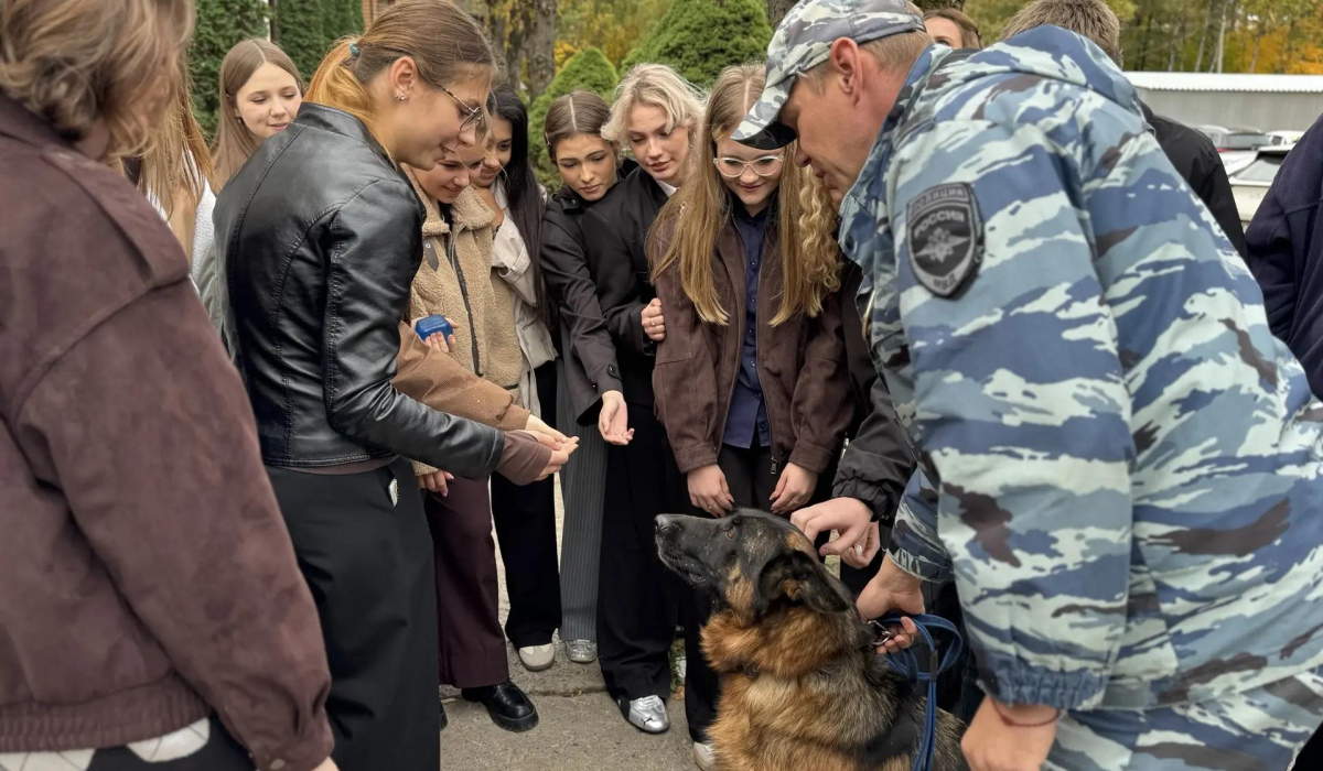 В Курской области десятиклассники встретились с начальником полиции