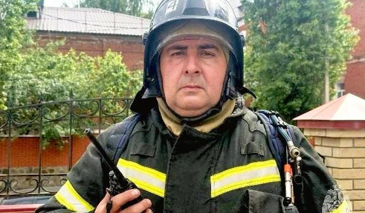 Курские пожарные проводили на пенсию коллегу с 26-летним стажем