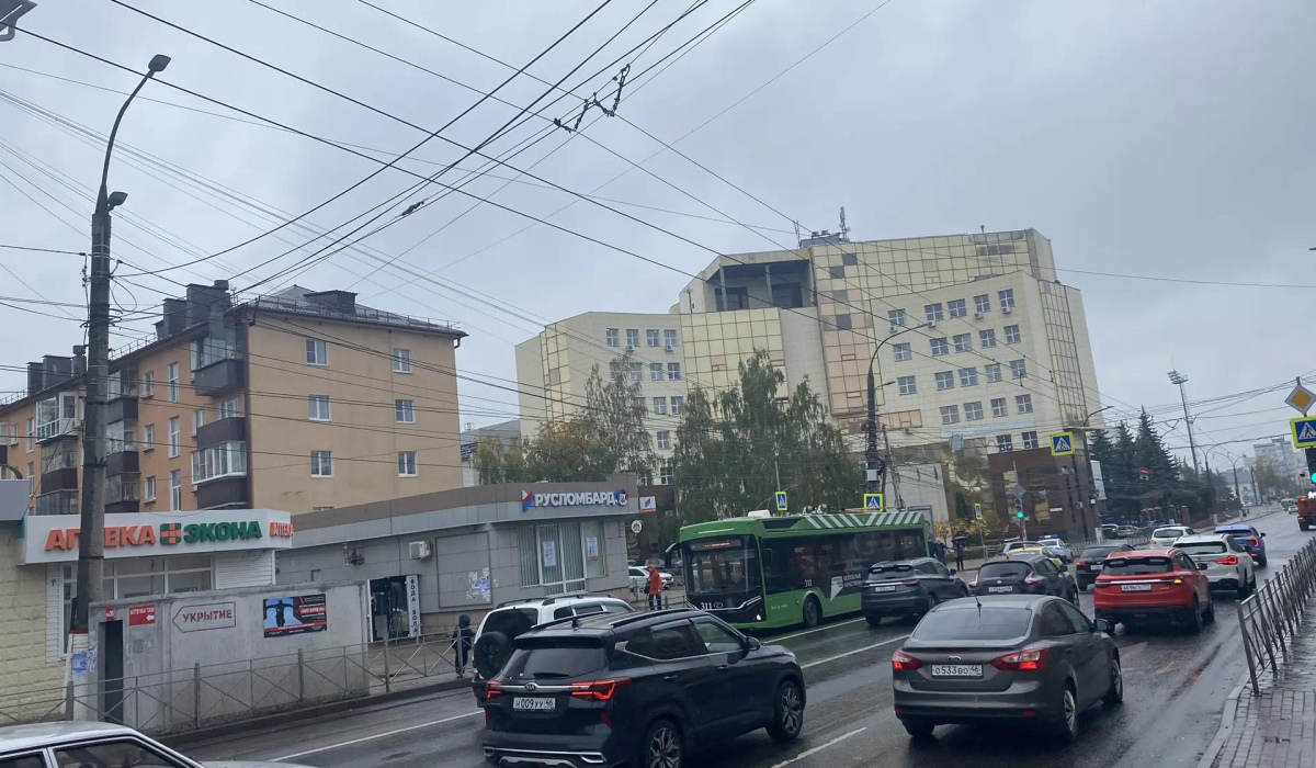 В Курске затруднено движение на перекрестке Радищева и Садовой из-за ДТП