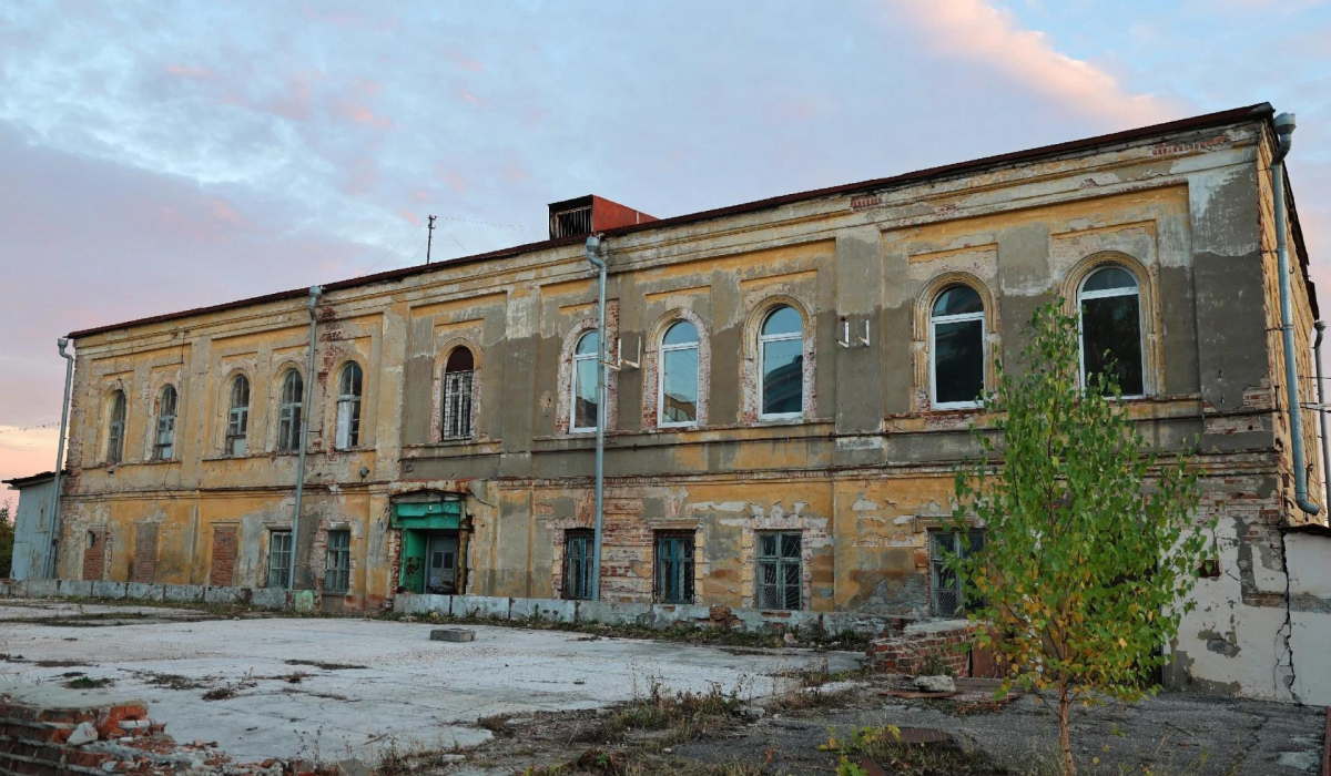В Курске определили подрядчика на реставрацию Братского корпуса