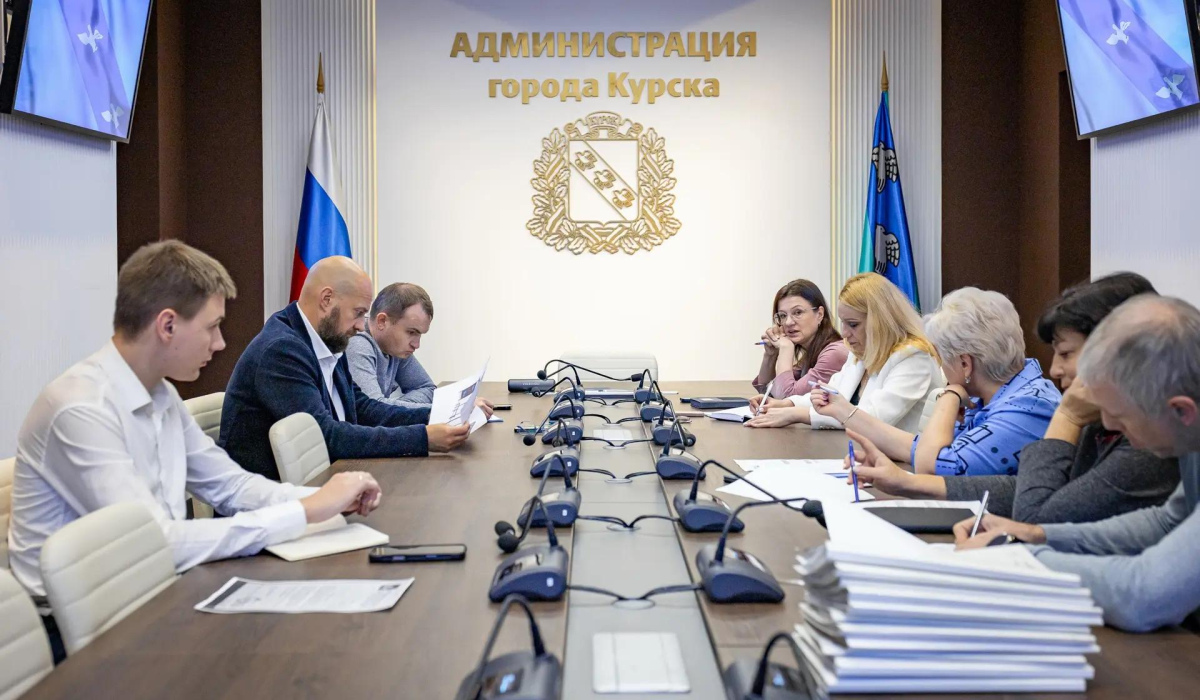 В Курске продолжают решать проблему со сносом остановочных павильонов